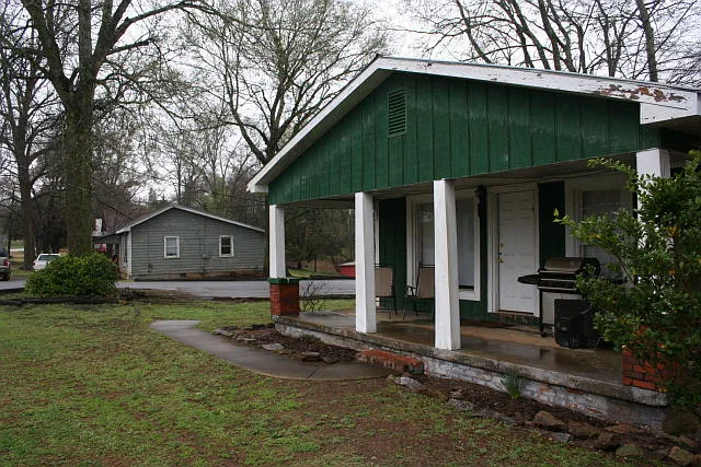2530 Riverbend Rd photo 1