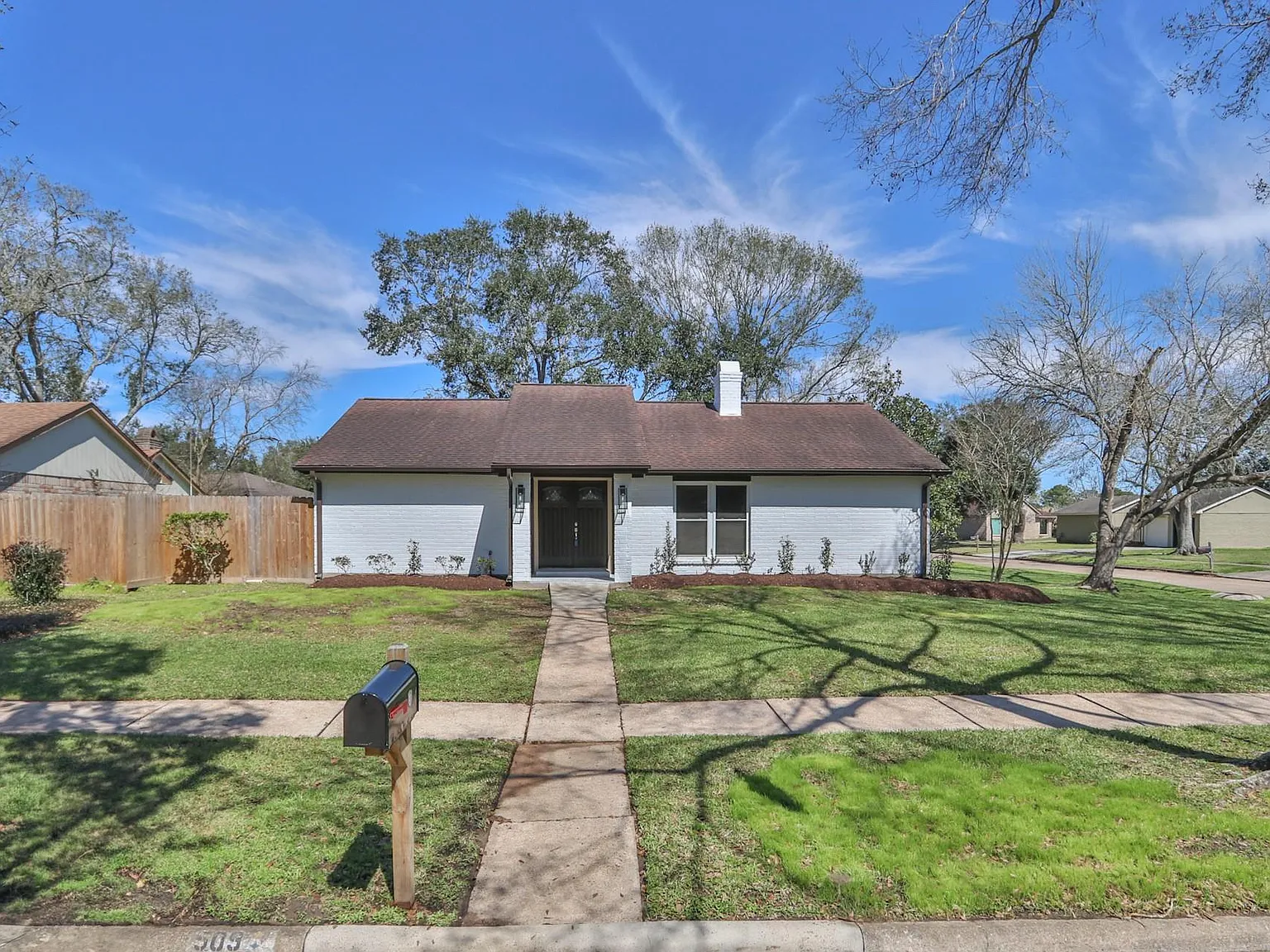 3 bed, 2.0 bath, 1918 sqft, $2,400 — Photo 4