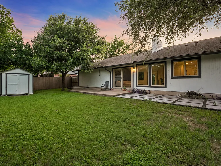 7403 Whispering Winds Dr — Photo 20
