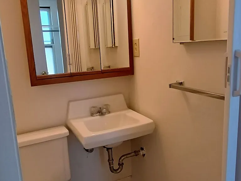 2518 N Farwell Ave — Photo 24
