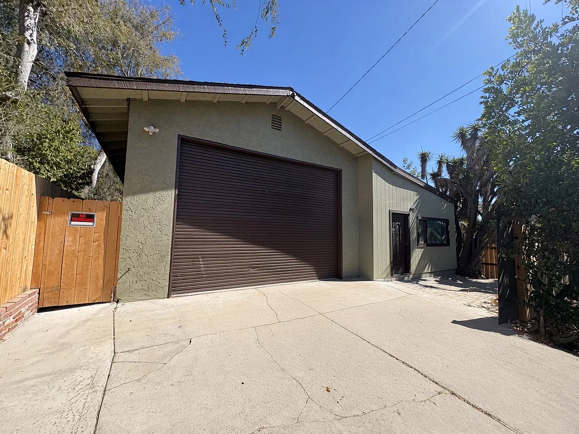 3 bed, 1000 sqft, $3,195 — Photo 2