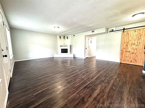4th image of 1109 Palmer Ln