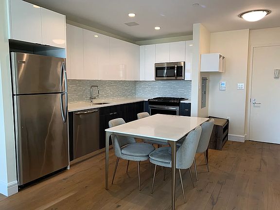 3rd image of 25-21 43rd Ave #Penthouse 8
