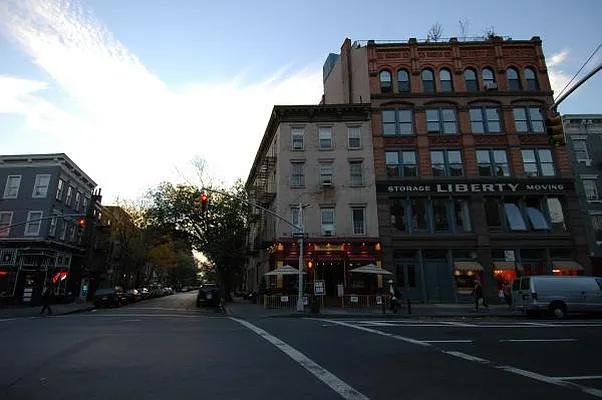 Rented by KVNY Soho | media 7