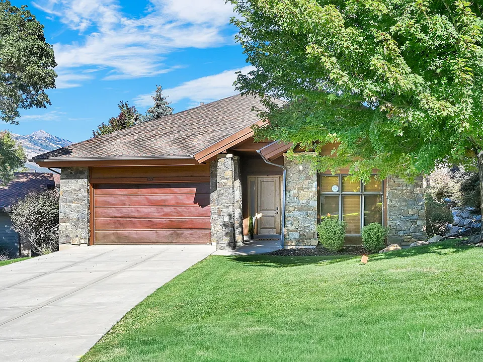 4876 E Eagleridge Dr