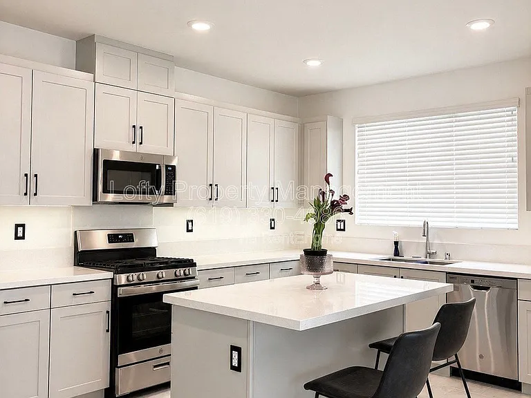 1991 Affinity Ln — Photo 2