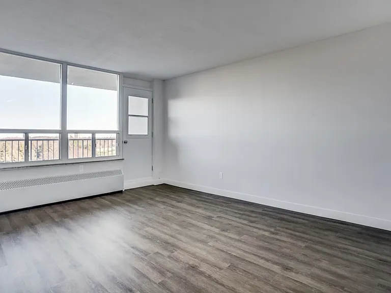 10 Tuxedo Ct — Photo 8