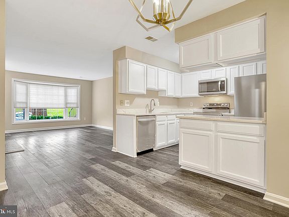 3rd image of 6090A Essex House Sq