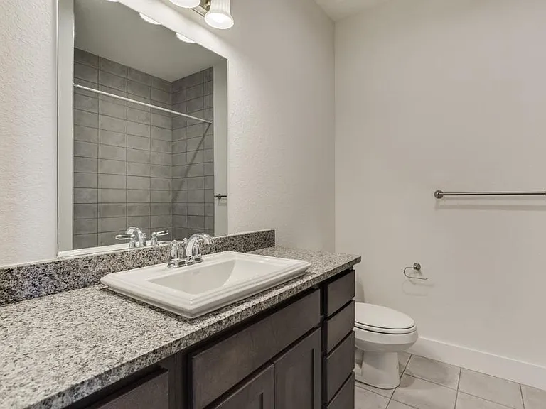 206 Topaz #1502 — Photo 35