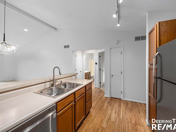 2nd image of 614 Bradford Pl NE