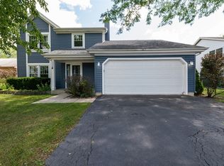 402 Farmhill Cir, Wauconda, IL 60084