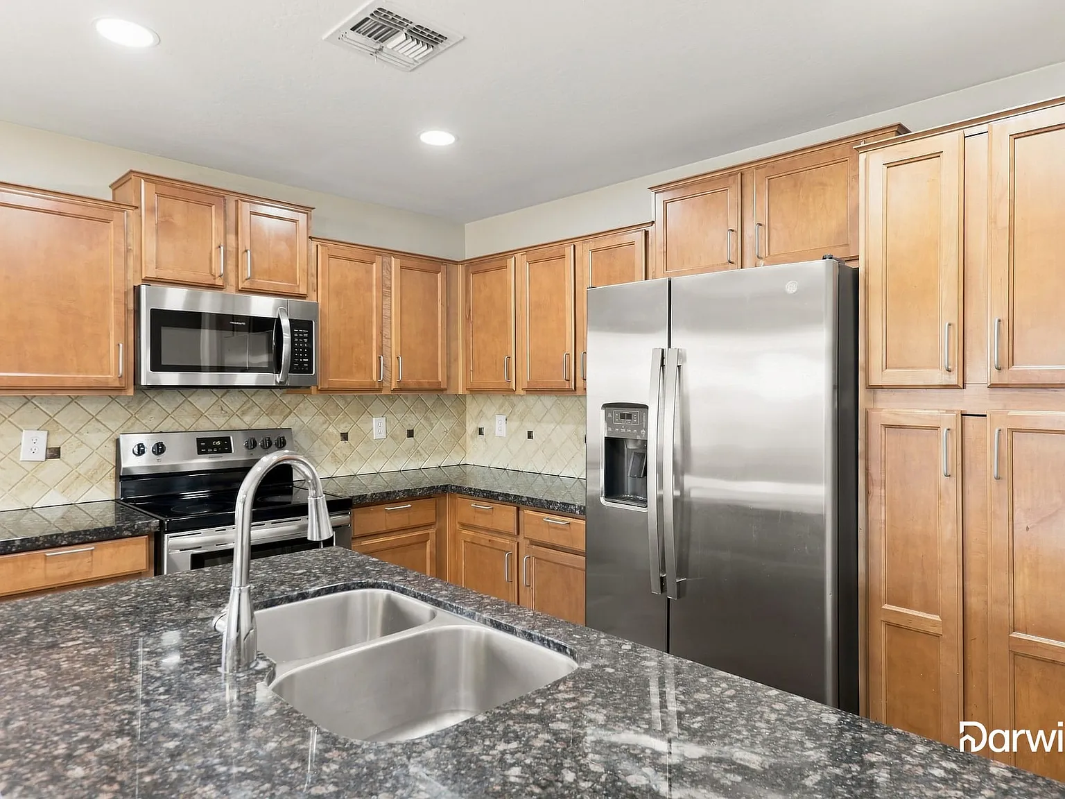 4 bed, 2.5 bath, 2230 sqft, $2,175 — Photo 3