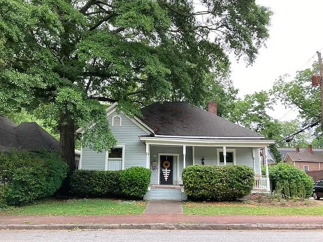 1059 Oak St SW — Photo 1