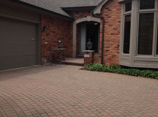 5569 Pine Brooke Ct, Bloomfield Hills, MI 48304