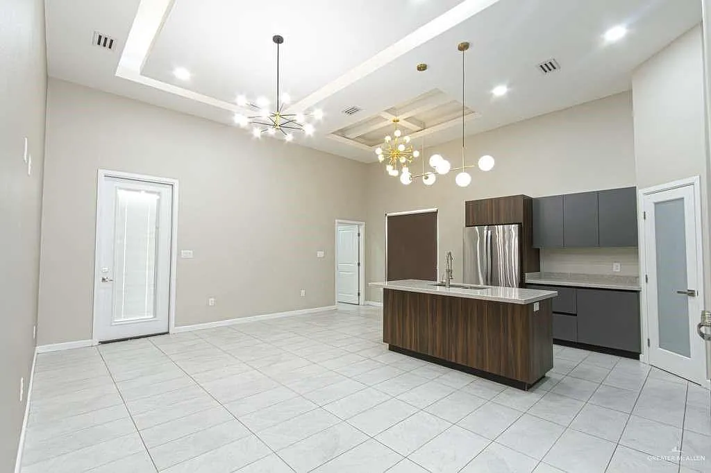 3 bed, 2.0 bath, 1272 sqft, $1,950 — Photo 2