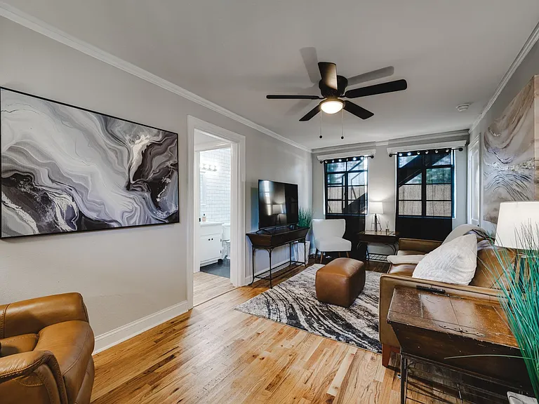 418 E 15th St #1 — Photo 5