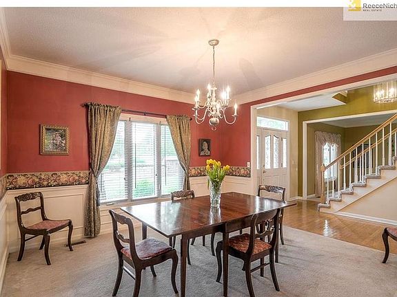 Large dining room off of the foyer.