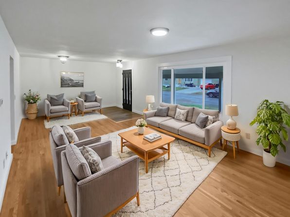 1005 Honeysuckle Ln, Farmington, MN 55024