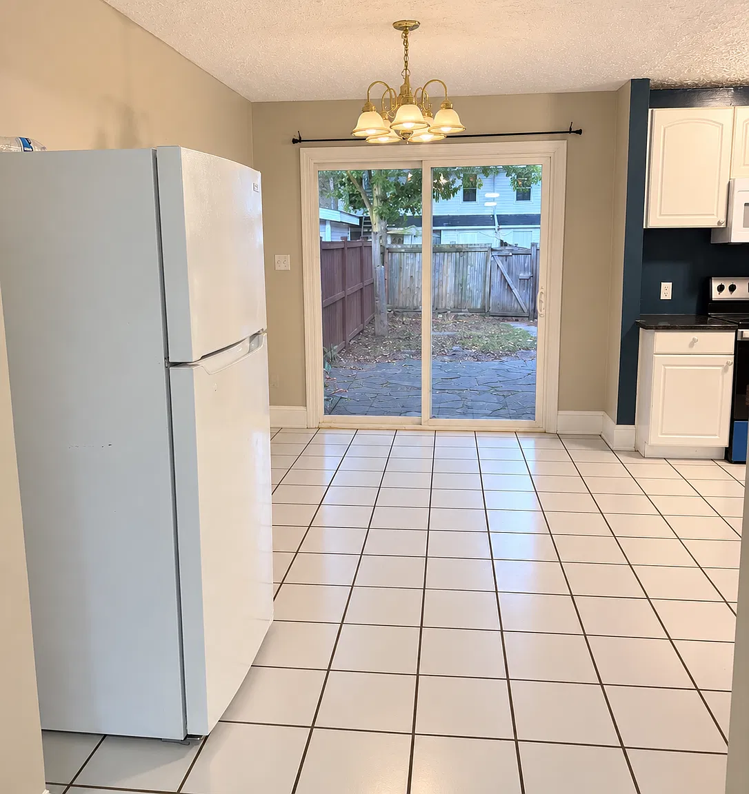 3 bed, 1008 sqft, $2,700 — Photo 4
