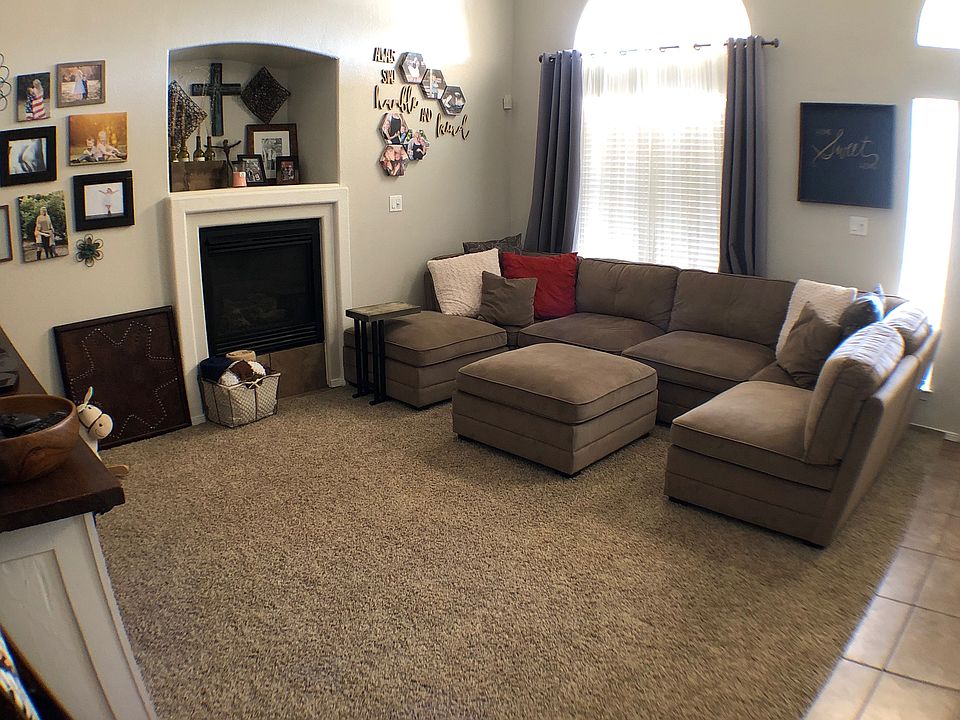 Living room w/ furniture