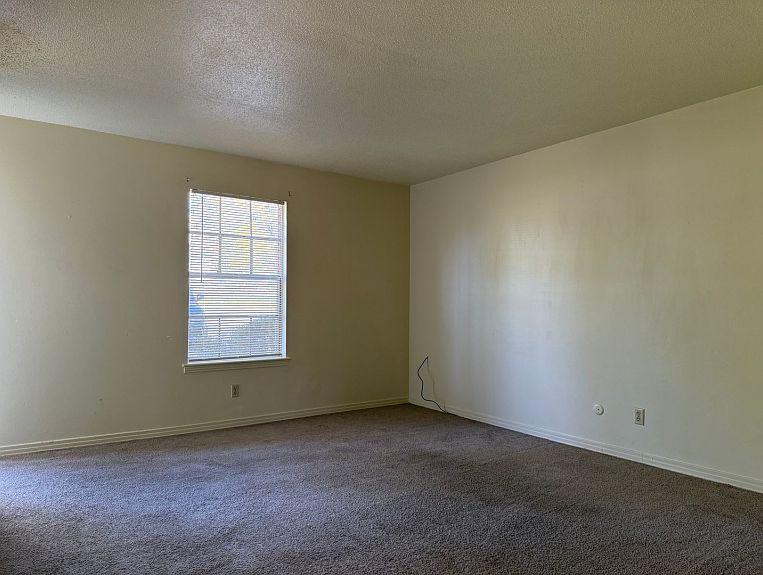 1st image of 602 W Scenic Dr