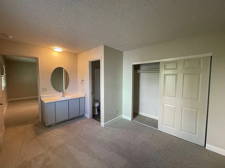 Boutique Apartments in Boulevard Park, Includes Gated, Covered Parking! — Photo 18