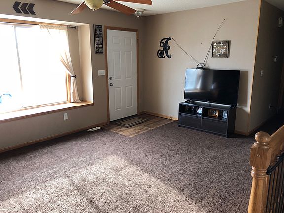 4th image of 208 NE Trent Ave