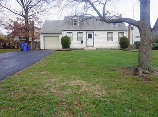 8 Tanglewood Ln, Colonia, NJ 07067