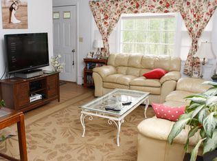 73 Velgouse Rd APT 1, Oakdale, CT 06370