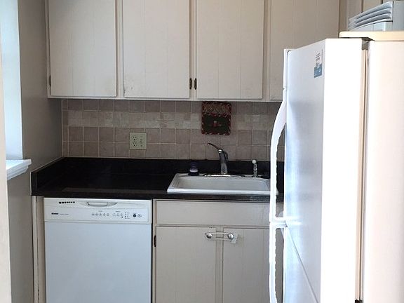 4th image of 3019 S Buchanan St APT A1