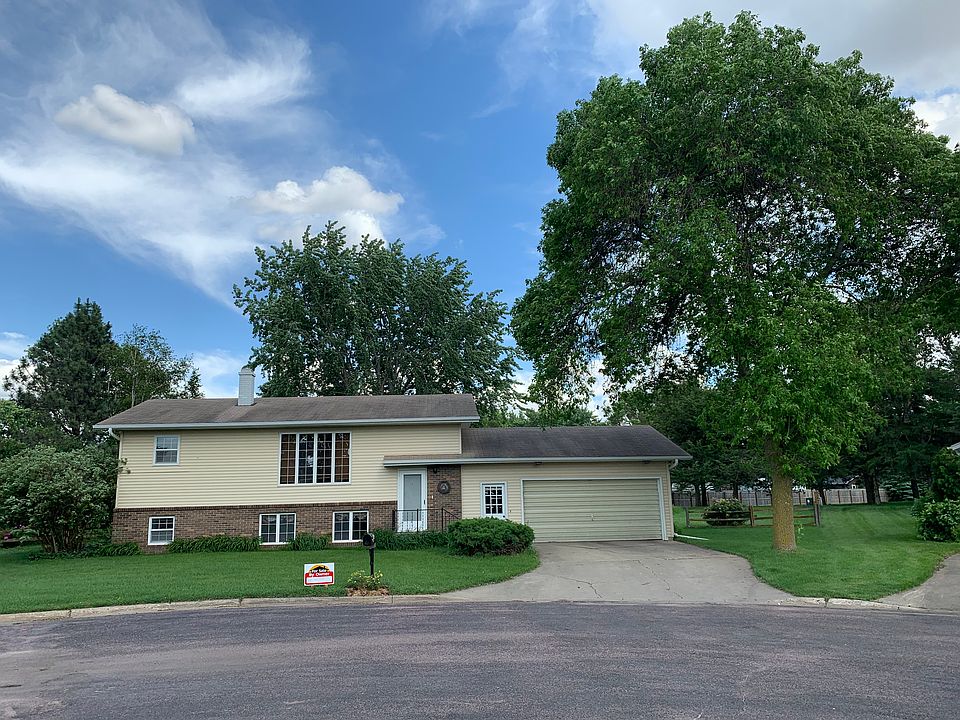 1st image of 905 Prairie Park Dr
