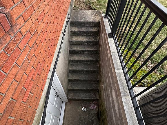 4th image of 111 Hartley Ln