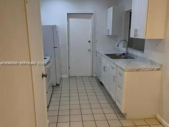 4th image of 10565 SW 156th Ln #10565