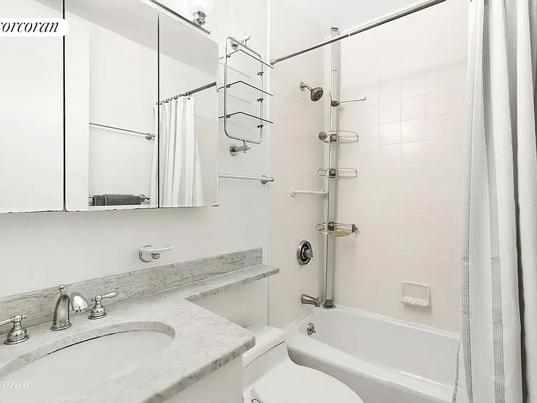 350 W 50th St #3P — Photo 5