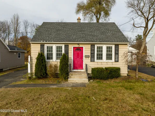 9 Lester Street, Colonie, NY 12205