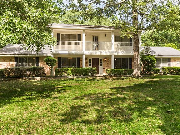 3rd image of 699 Fairview Dr
