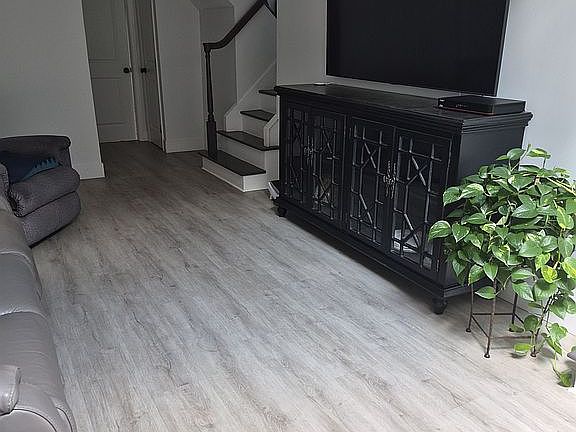 5th image of 115 Roy St