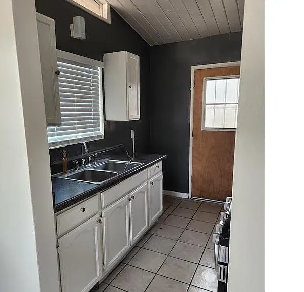 142 E Avenue Q7 — Photo 10