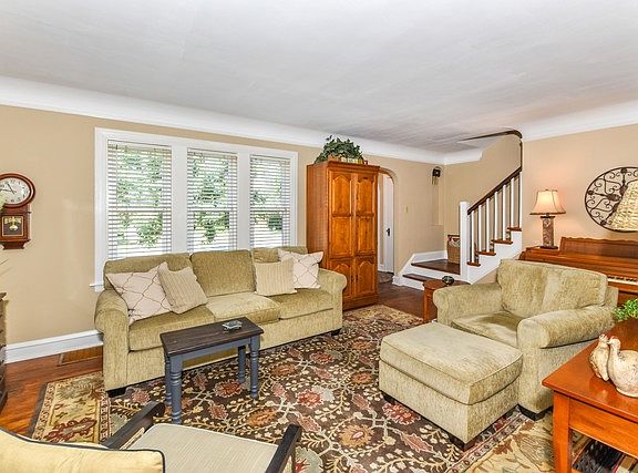 2nd image of 9551 S Lacrosse Ave