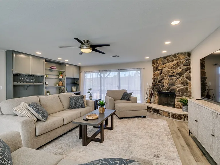 2587 Swan Ln — Photo 6