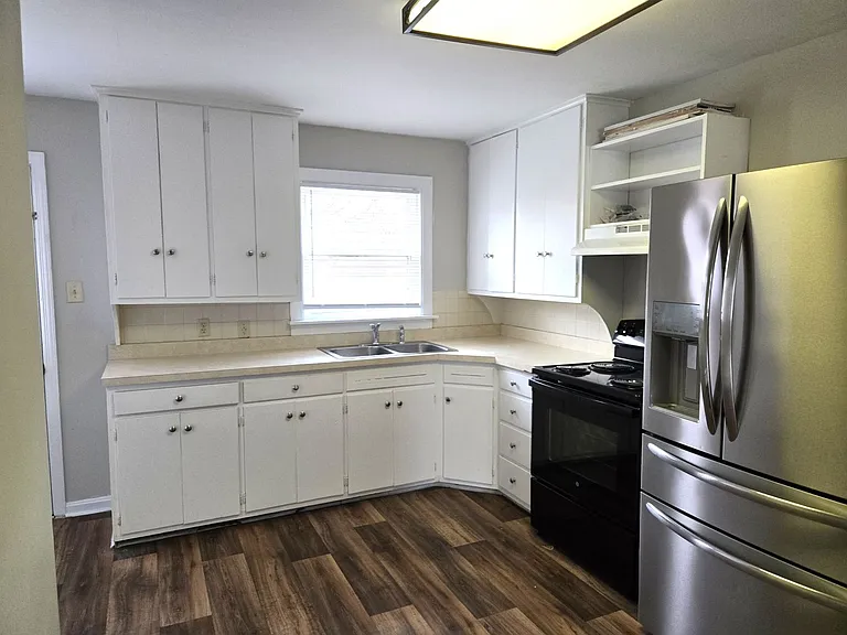 401 Springhill Dr — Photo 4
