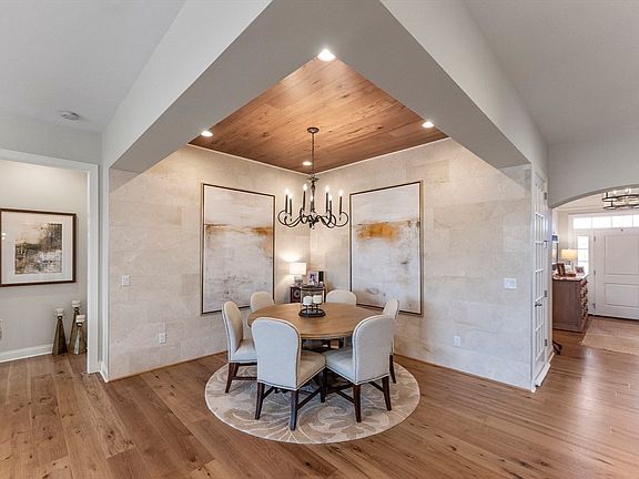 2nd image of 8 Woody Nook