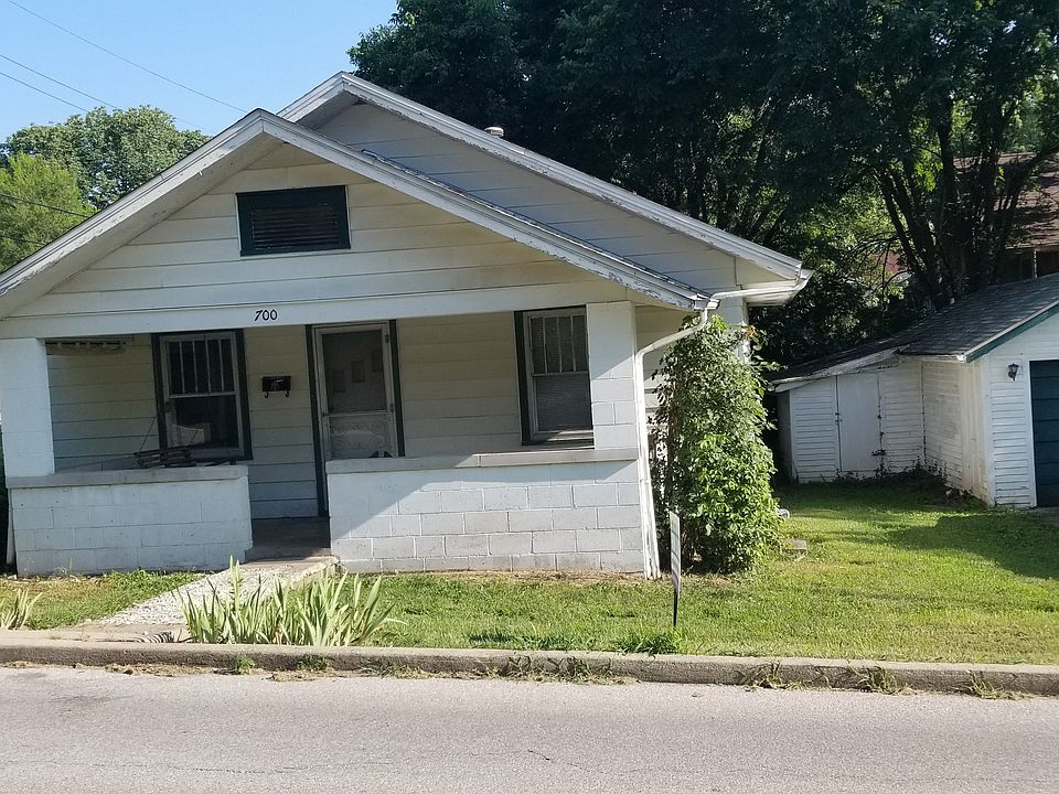 1st image of 700 E Grimes Ln