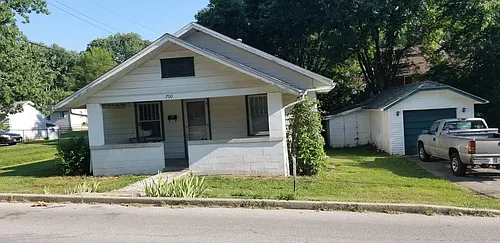 700 E Grimes Ln Photo 1