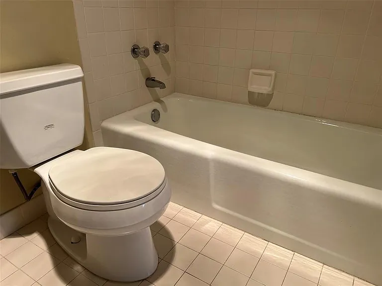 445 SE 21st Ave #201 — Photo 22