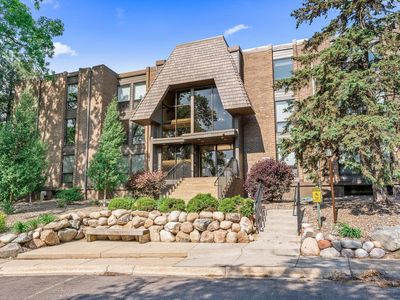 6075 Lincoln Dr APT 302, Edina, MN, 55436