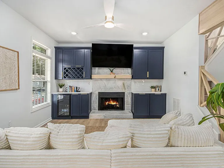 260 Aurora Ave NW — Photo 16