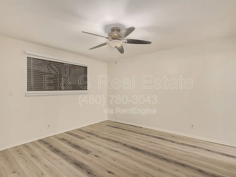 1136 W 12th St — Photo 18