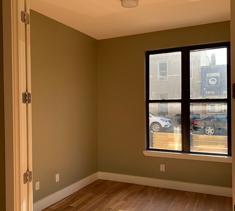 2nd image of 1818 Putnam Ave #2R