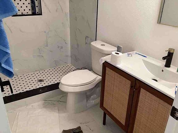 5th image of 3919 Elysian St #2
